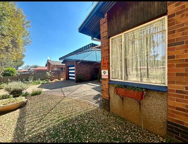 3 BEDROOM HOUSE FOR SALE IN VANDERBIJLPARK CW 5